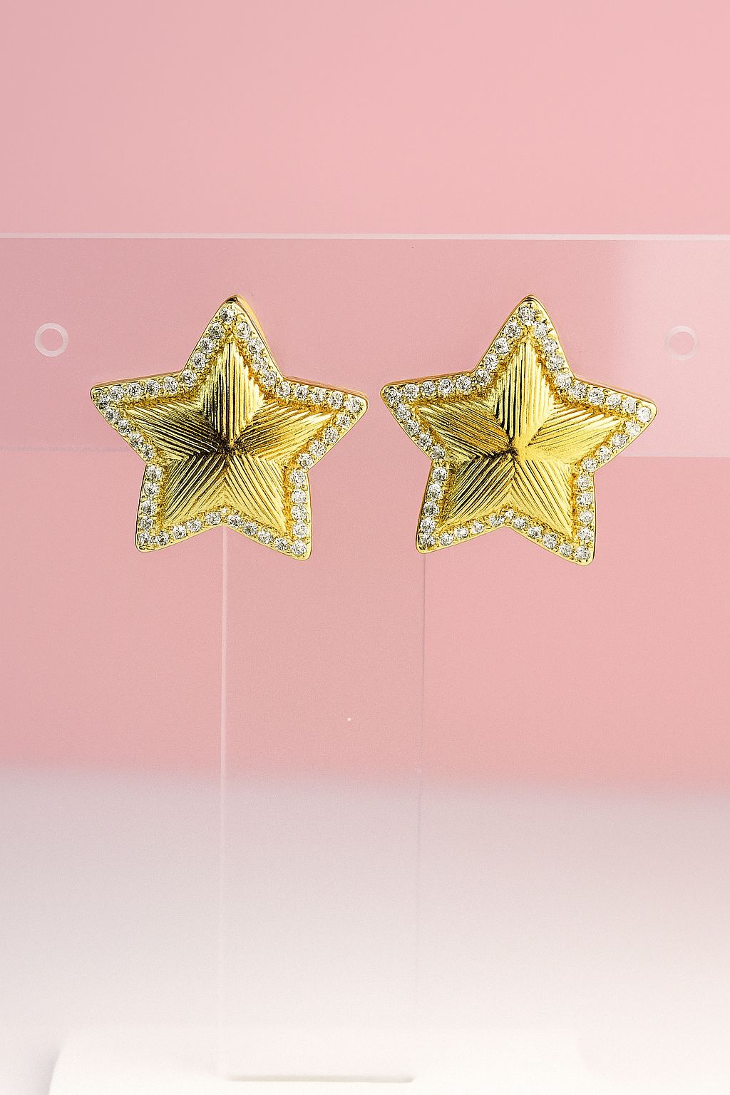 Aretes de estrella dorada con zirconias