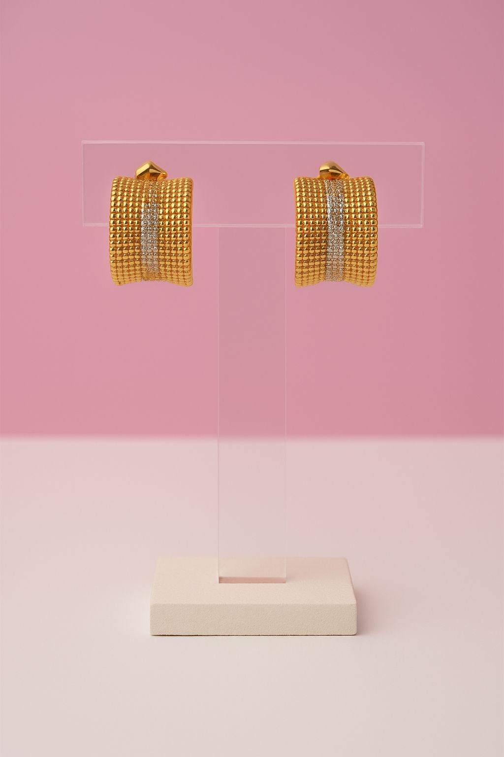 Aretes tipo arracadas dorados