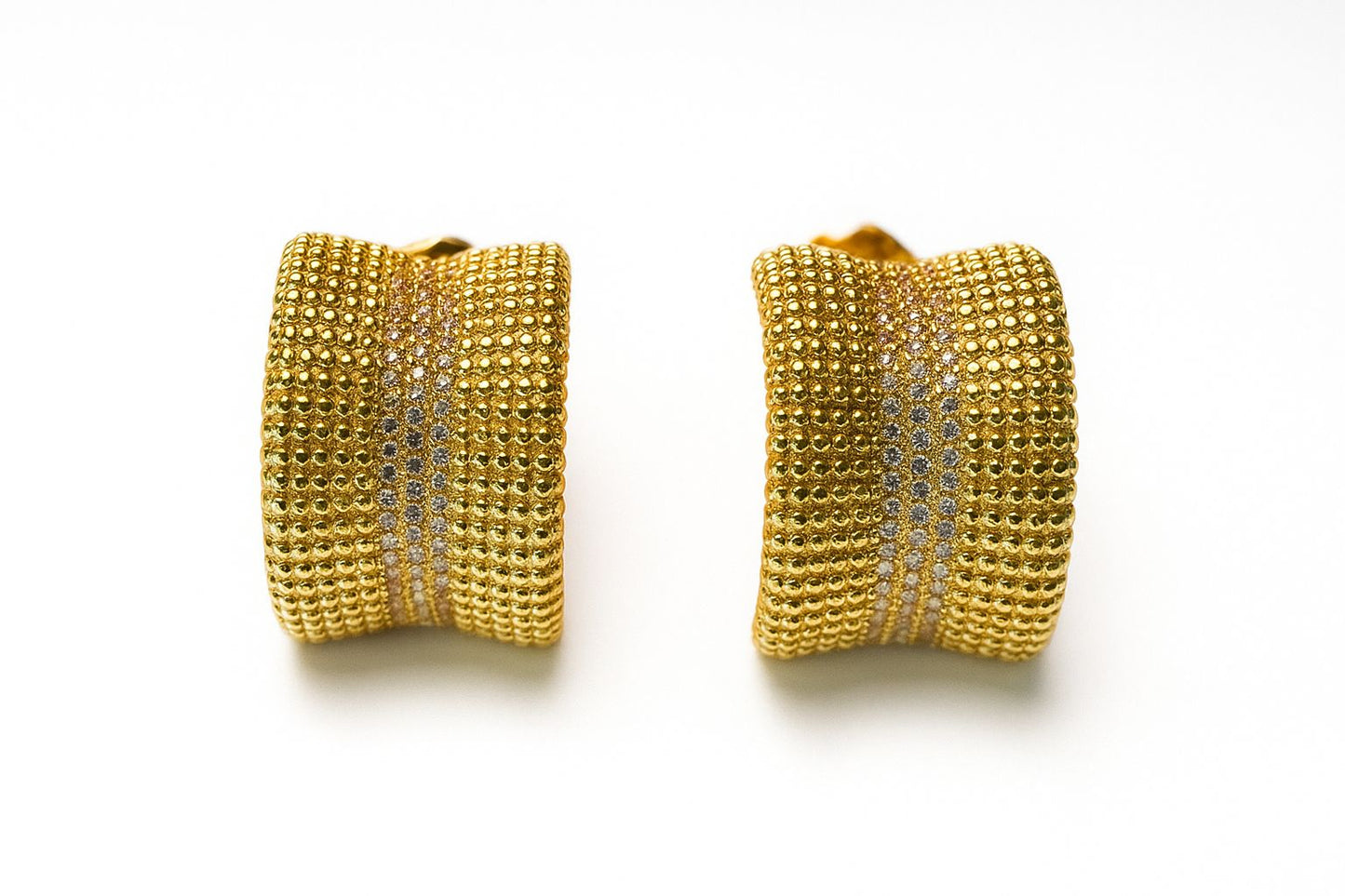 Aretes tipo arracadas dorados