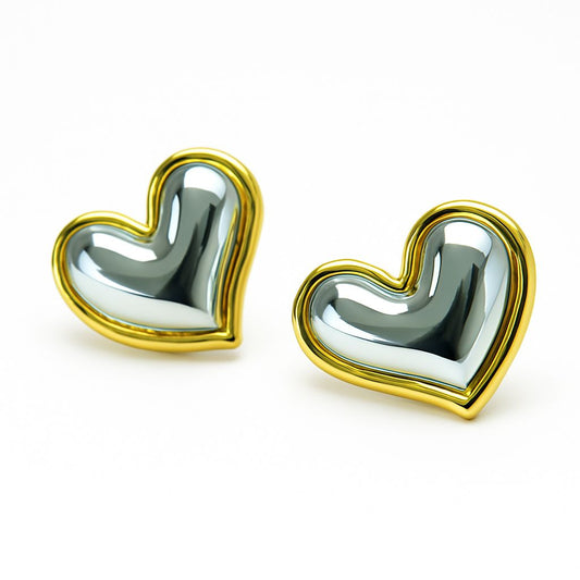Aretes de corazón plateados con bicel dorado