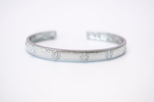 Pulsera con estrellas  color plata