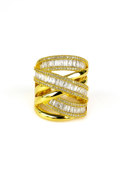 Anillo dorado con zirconias