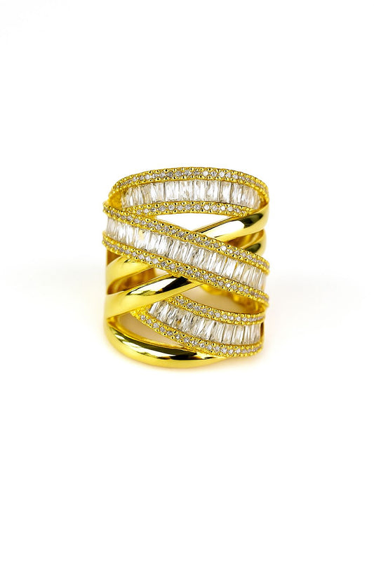 Anillo dorado con zirconias