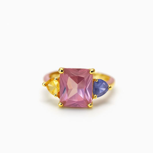 Anillo de piedras dorado