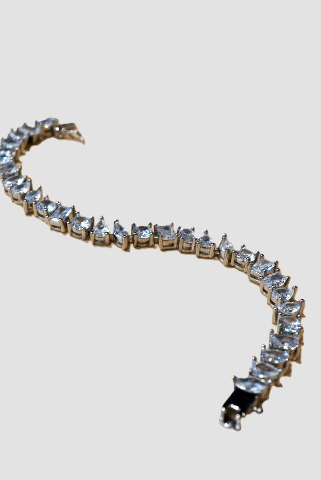 Pulsera plateada de cristal