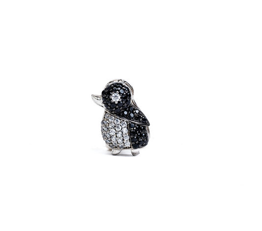 Pingüino negro con blanco